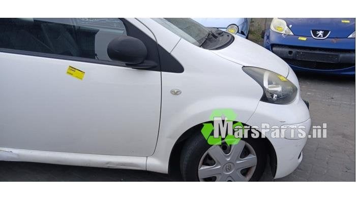 Scherm rechts-voor van een Toyota Aygo, Gebruikt, -, -, Ophalen of Verzenden