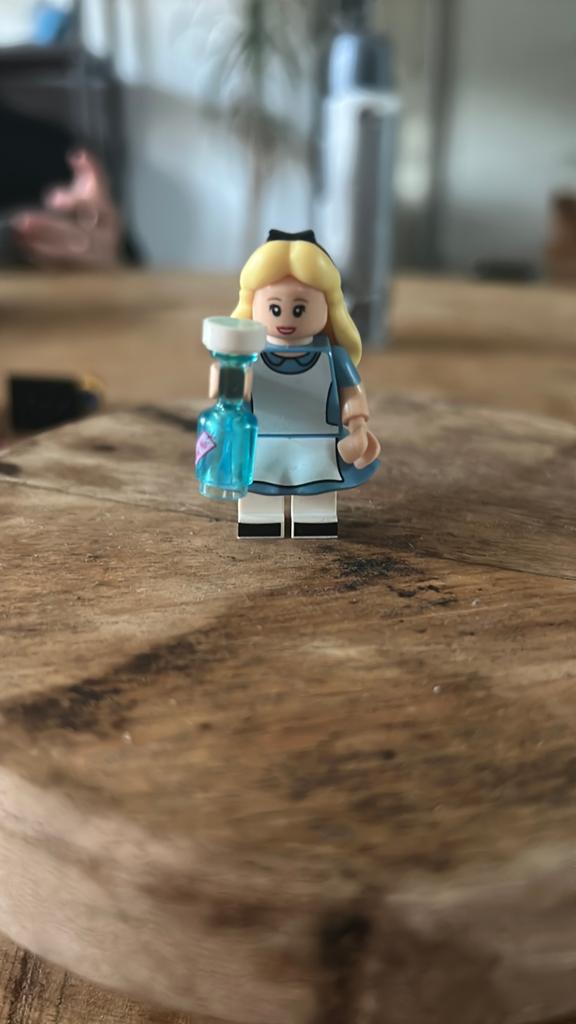 LEGO minifiguur van Alice uit de Disney-serie 1 (71012), Ophalen of Verzenden, Zo goed als nieuw