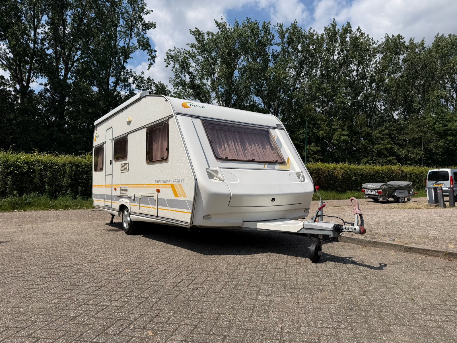 Delta Summerliner 4700 EB 2006 luifen en enkele bedden, Caravans en Kamperen, Caravans, Standaardzit, 2 aparte bedden, Bedrijf