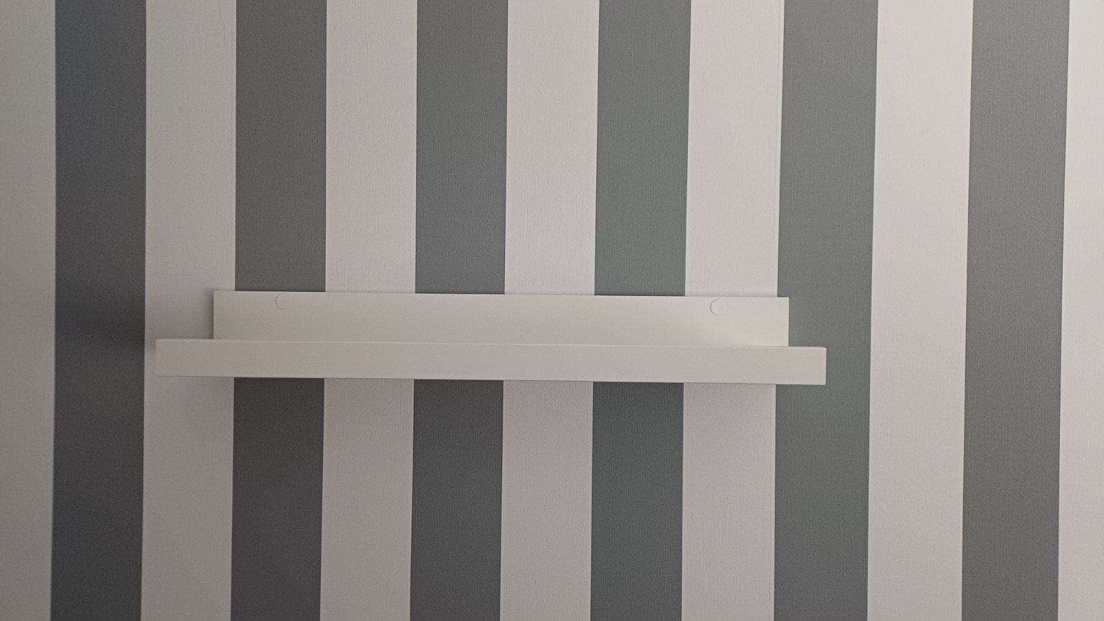 Witte wandplank / fotoplank, l 55cm  d 12cm., Ophalen, Gebruikt