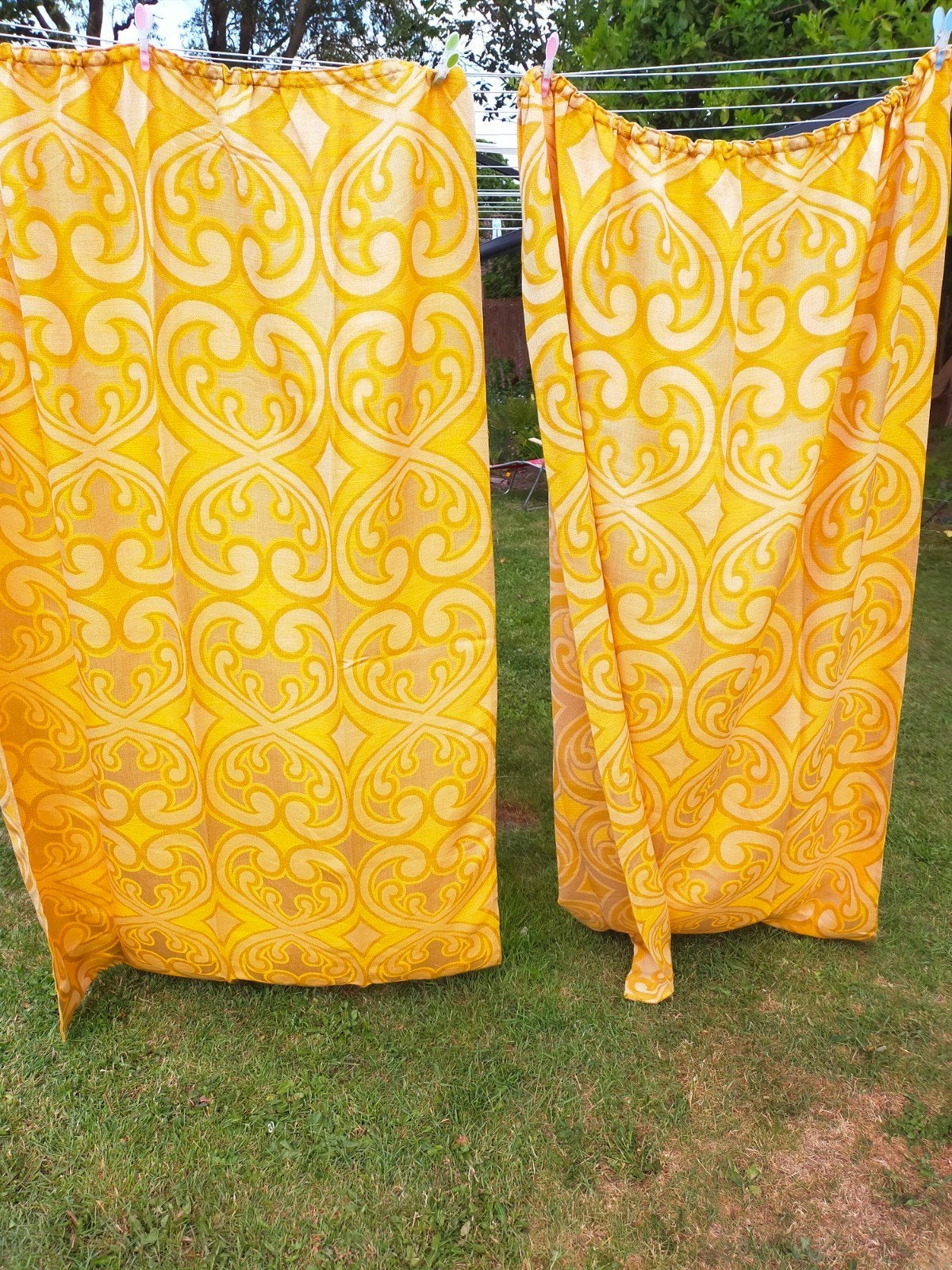Retro Twee Stuks Gordijnen - Geel met Patroon, Overige kleuren, 200 cm of meer, Gebruikt, Retro, Vintage, Twee
