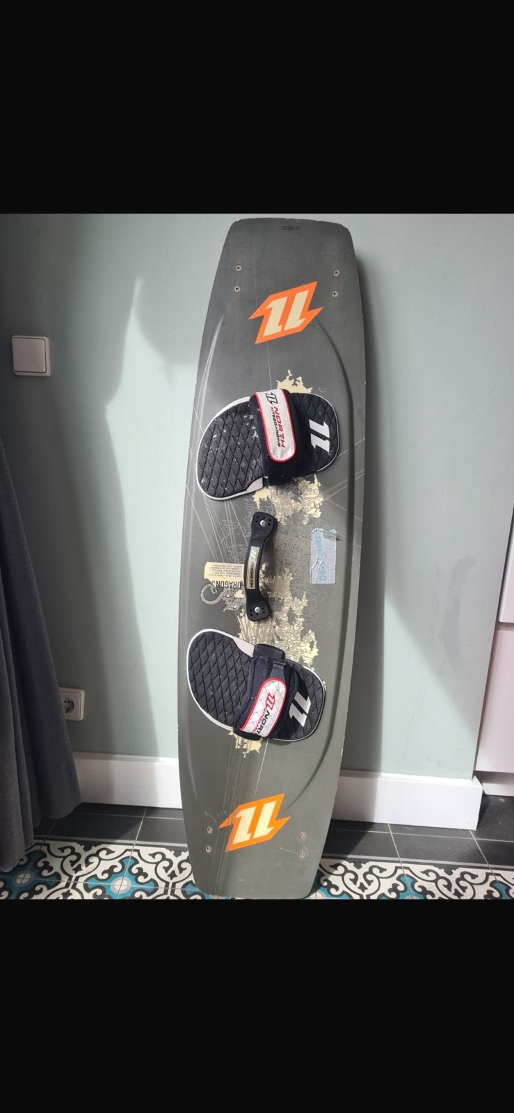 Norht kiteboard, Watersport en Boten, Kitesurfen, Zo goed als nieuw, 4 m² of minder, Twintip, Ophalen