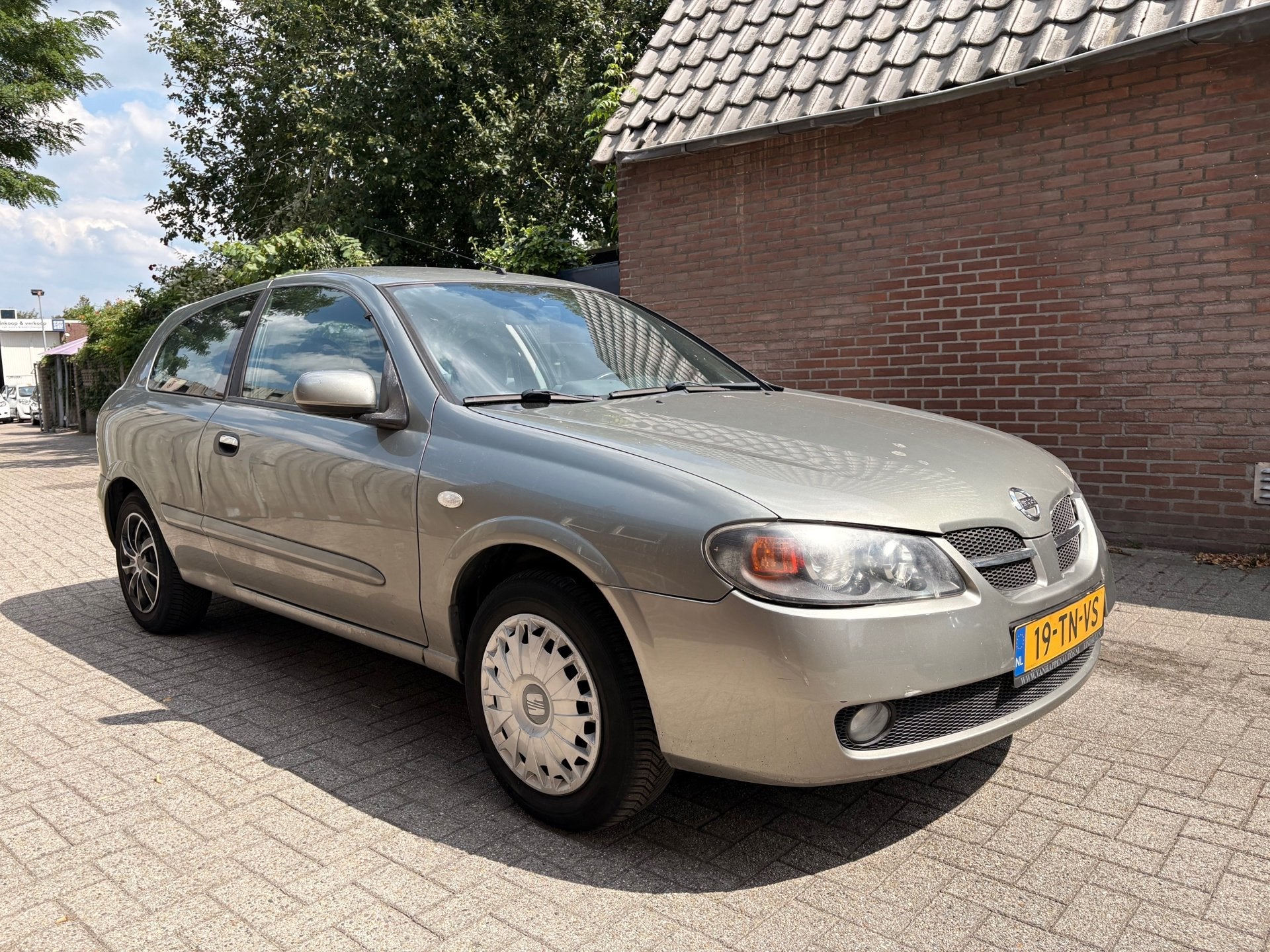 Nissan Almera 1.5 Visia - airco - nieuwe apk tot 07-2027, Auto's, Nissan, 4 cilinders, 49 €/maand, Bedrijf, Handgeschakeld
