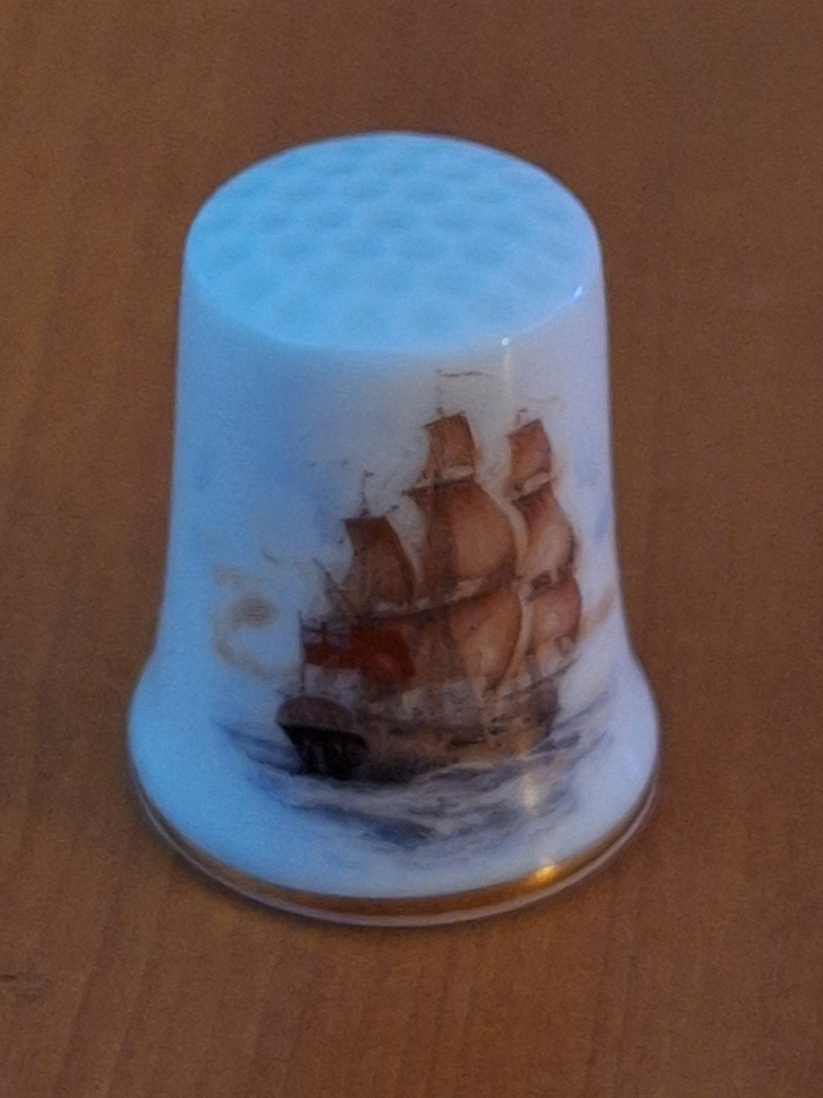 Antieke vingerhoed met scheepsmotief, Ophalen of Verzenden, Zo goed als nieuw