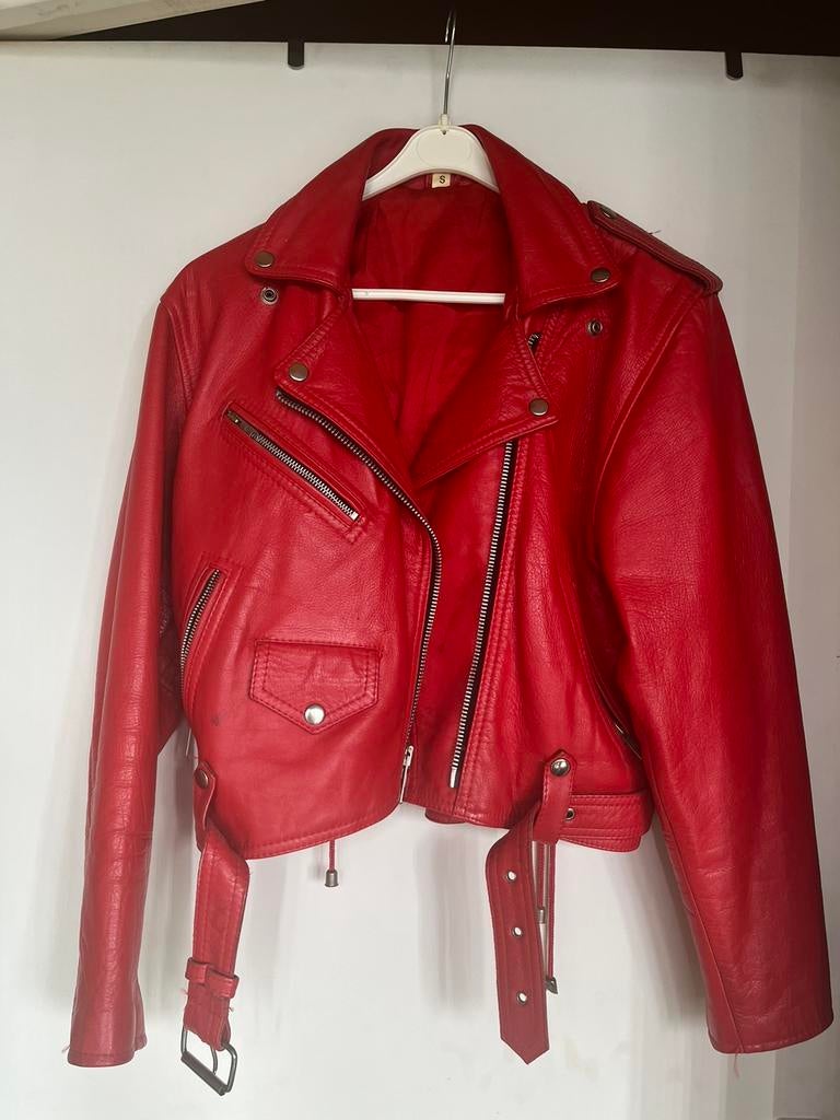 Dames leren jas, Ophalen, Gedragen, Rood