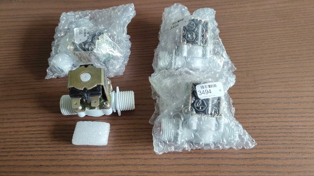 Solenoid Valve - Normally Closed - 12V DC - Nylon - G1/2", Hobby en Vrije tijd, Verzenden, Zo goed als nieuw