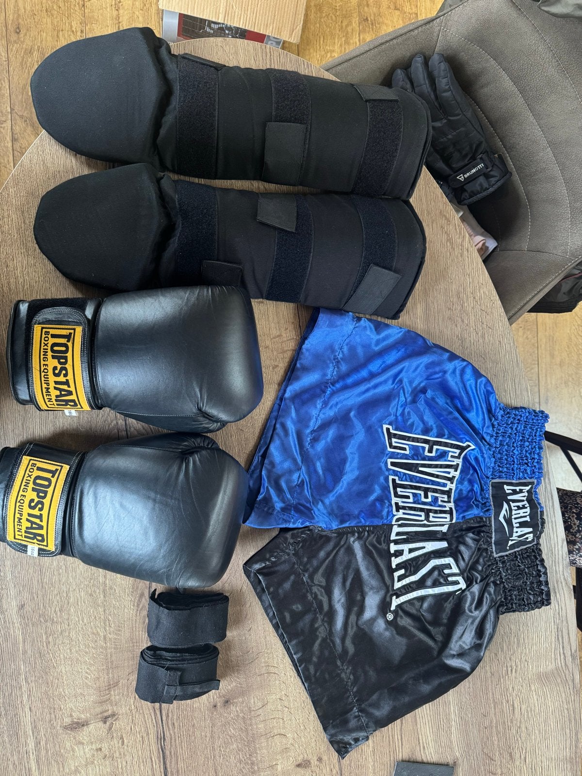 Boksset: Topstar handschoenen, Everlast broekje & scheenbesc, Ophalen of Verzenden, Gebruikt, Bokshandschoenen