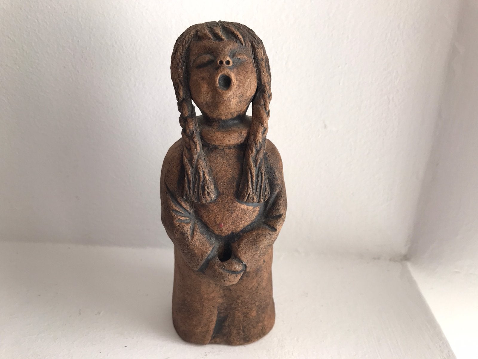 Beeldje zingend meisje, Ophalen of Verzenden, Gebruikt, Mens