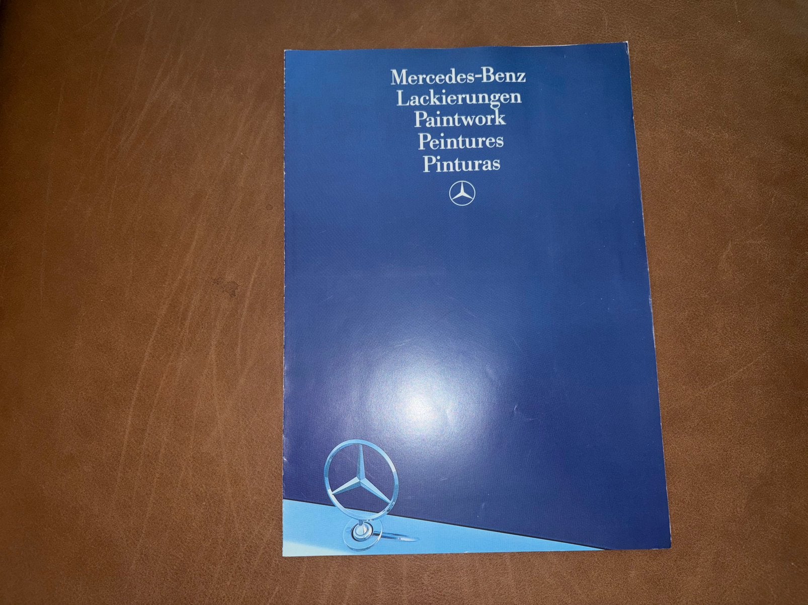 Folder Mercedes-Benz personenauto’s lakkleuren 1985, Ophalen of Verzenden, Zo goed als nieuw, Mercedes