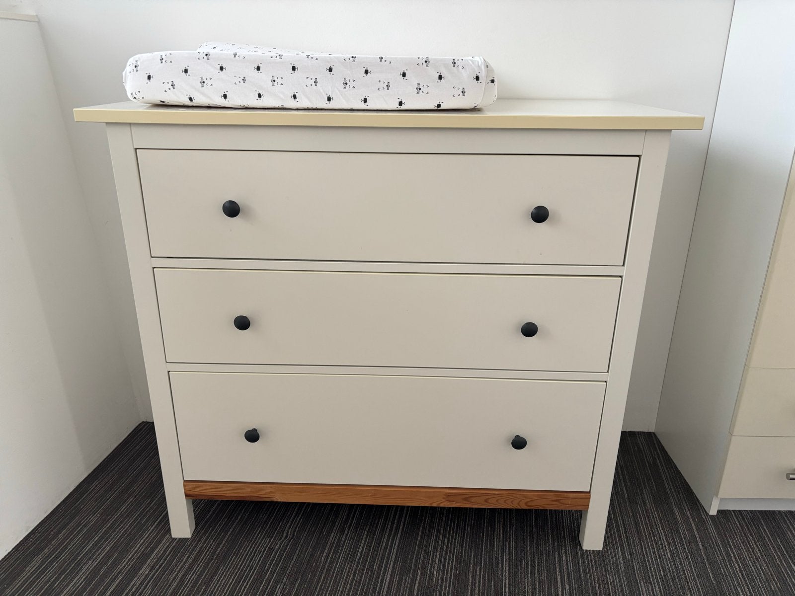 Ikea commode evt. met aankleedkussen, Kinderen en Baby's, Kinderkamer | Commodes en Kasten, Ophalen, Gebruikt, 50 tot 70 cm, 75 tot 100 cm