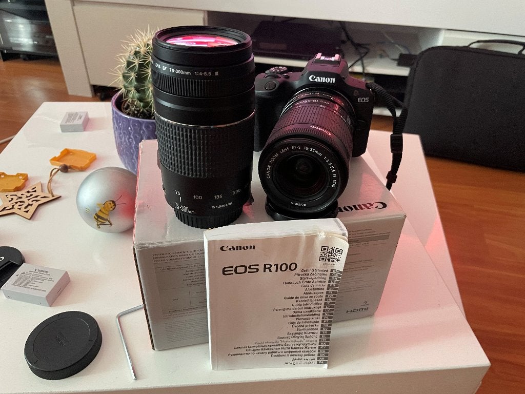 Canon RF100 wifi/bleutooth 3000clicks 2 Canon lenzen+fototas, Ophalen, Canon, Zo goed als nieuw, Systeemcamera