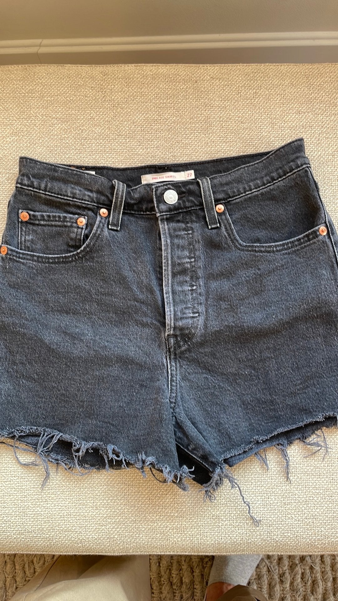 Levi’s zwart spijkerbroekje maat 27, Ophalen of Verzenden, Zo goed als nieuw, Zwart, W27 (confectie 34) of kleiner