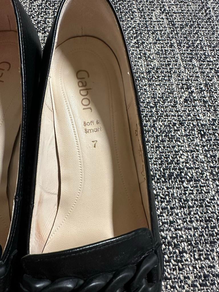 NIEUW Gabor zwarte instappers met ketting, maat 41, Kleding | Dames, Schoenen, Ophalen of Verzenden, Gedragen, Zwart, Instappers