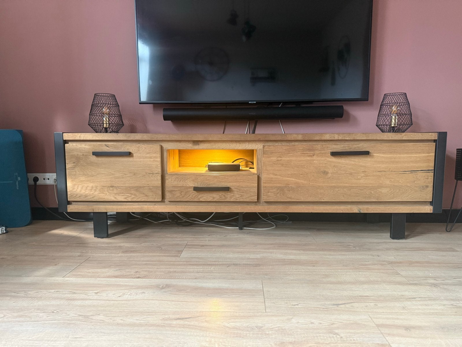 Eiken TV Kast met Industriële Details, Ophalen, 150 tot 200 cm, Eikenhout, Zo goed als nieuw