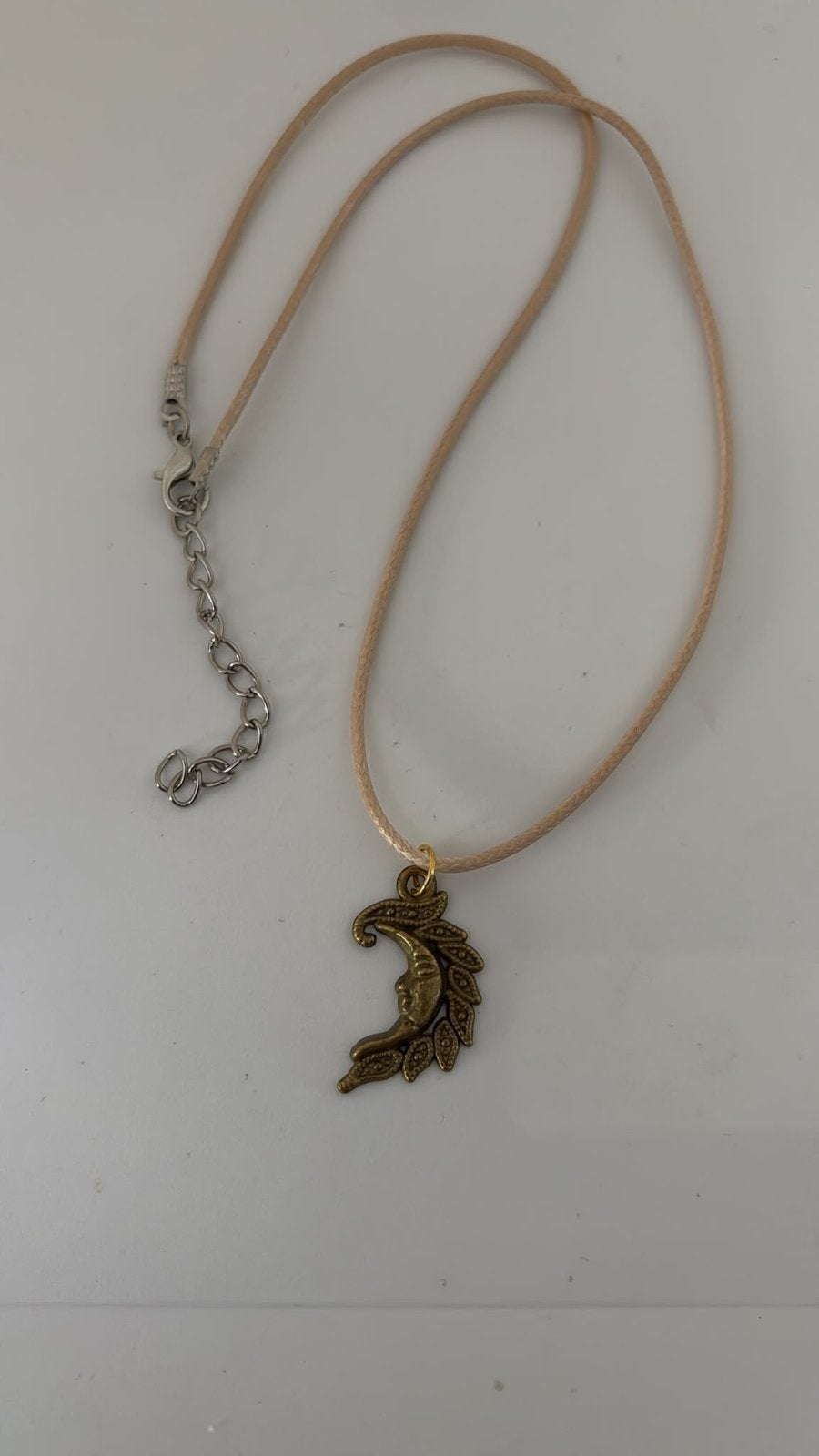 Nieuwe ketting met maan hanger, Sieraden, Tassen en Uiterlijk, Kettingen, Bruin, Verzenden, Nieuw, Overige materialen