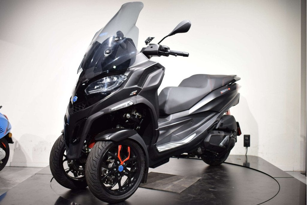 Piaggio MP3 400 HPE | 2023 | 3400km, Piaggio & C. SpA, 400 cc, Overige modellen, Viale Rinaldo Piaggio, 25, 56025 Pontedera PI, Italië