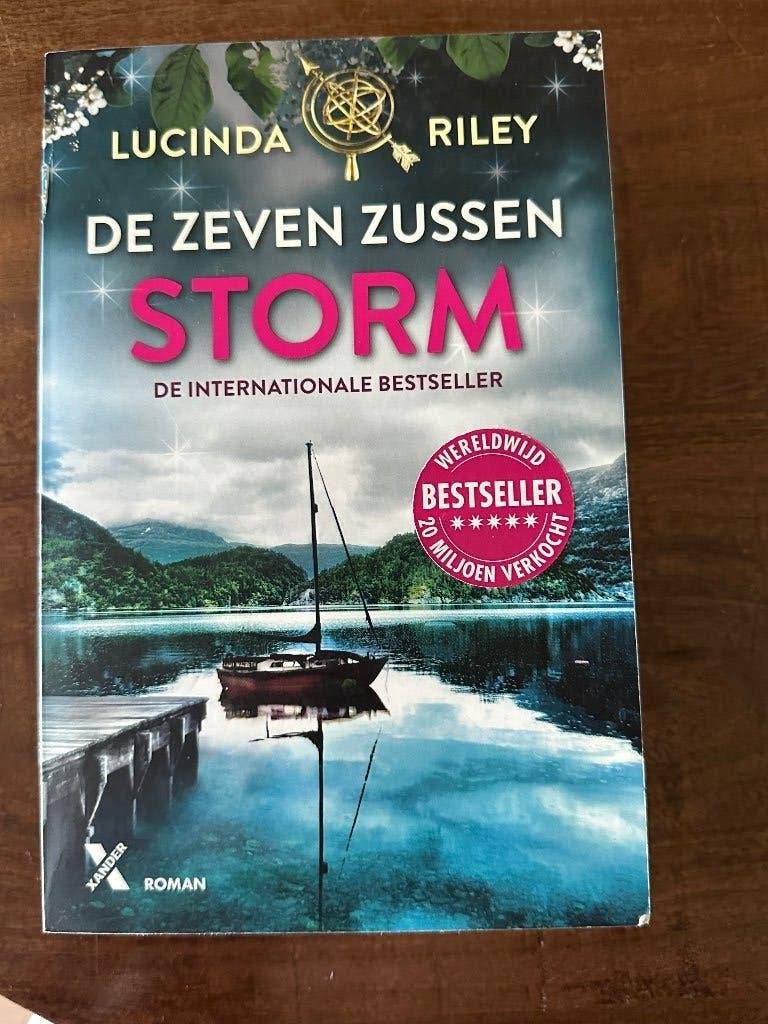 Roman Zeven Zussen "Storm", Boeken, Ophalen of Verzenden, Zo goed als nieuw, Lucinda Riley, Europa overig