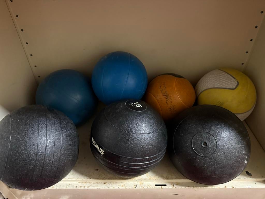 Diverse Medicijnballen en Fitnessballen - Verschillende Gewi, Sport en Fitness, Fitnessmaterialen, Gebruikt, Medicijnbal, Armen