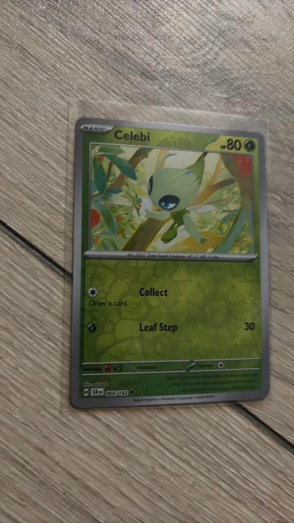 Celebi reverse holo 004/142 Pokémon Stellar Crown, Ophalen of Verzenden, Zo goed als nieuw