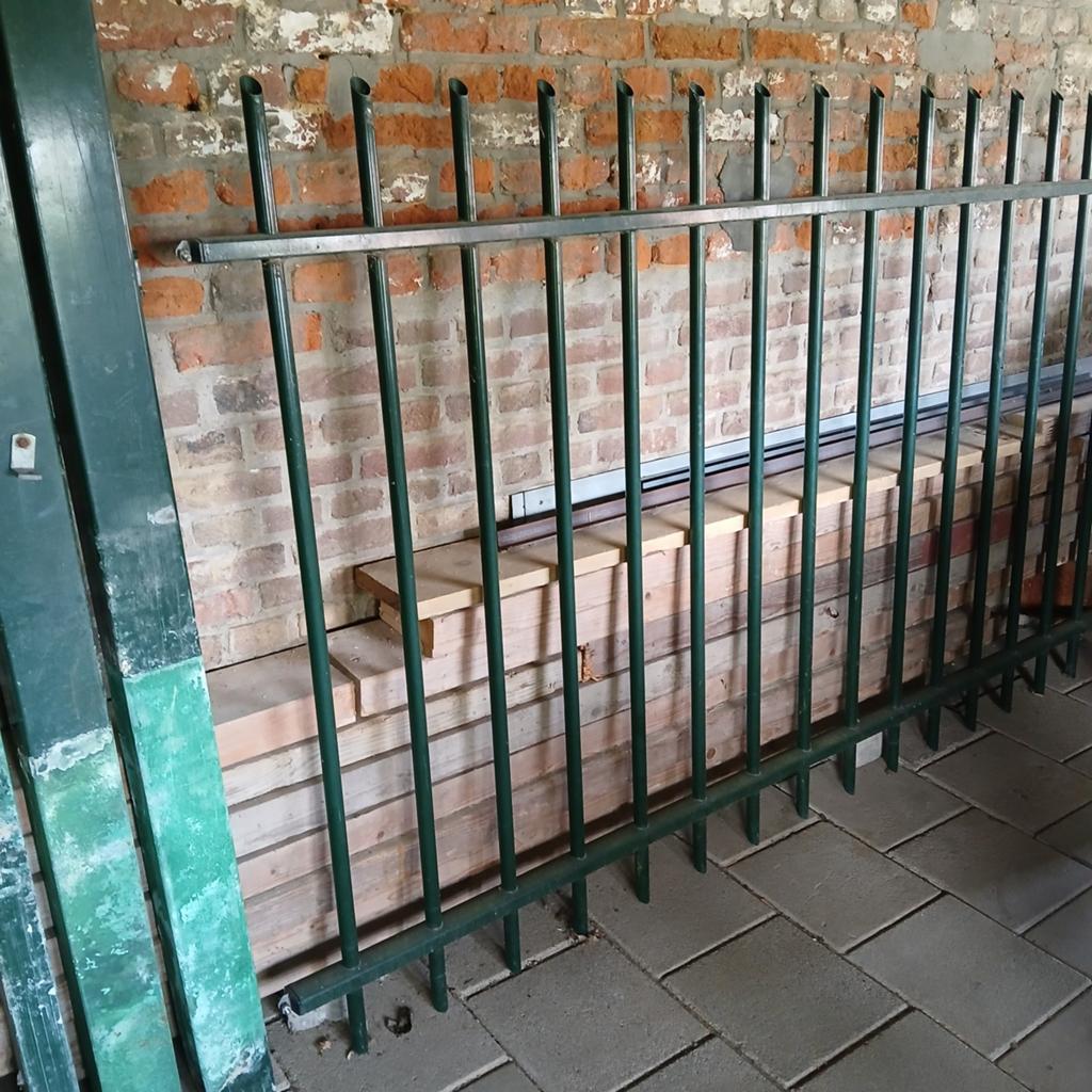 Groen spijlenhekwerk met poort - Gebruikt, Met poort, Gebruikt, IJzer, Spijlenhekwerk