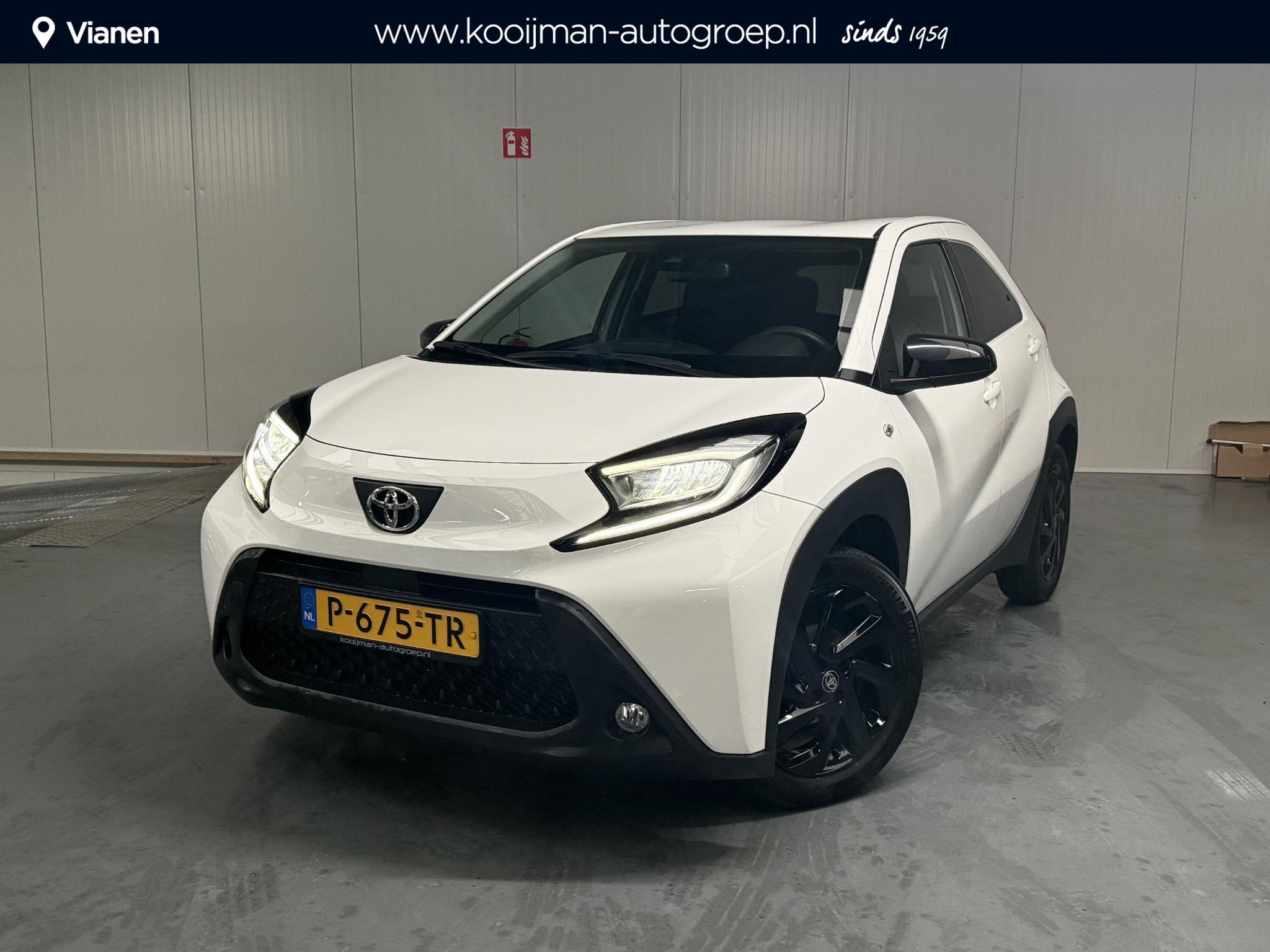 Toyota Aygo X 1.0 VVT-i S-CVT first Automaat, zeer leuke aut, Auto's, Stof, Gebruikt, 4 stoelen, Wit