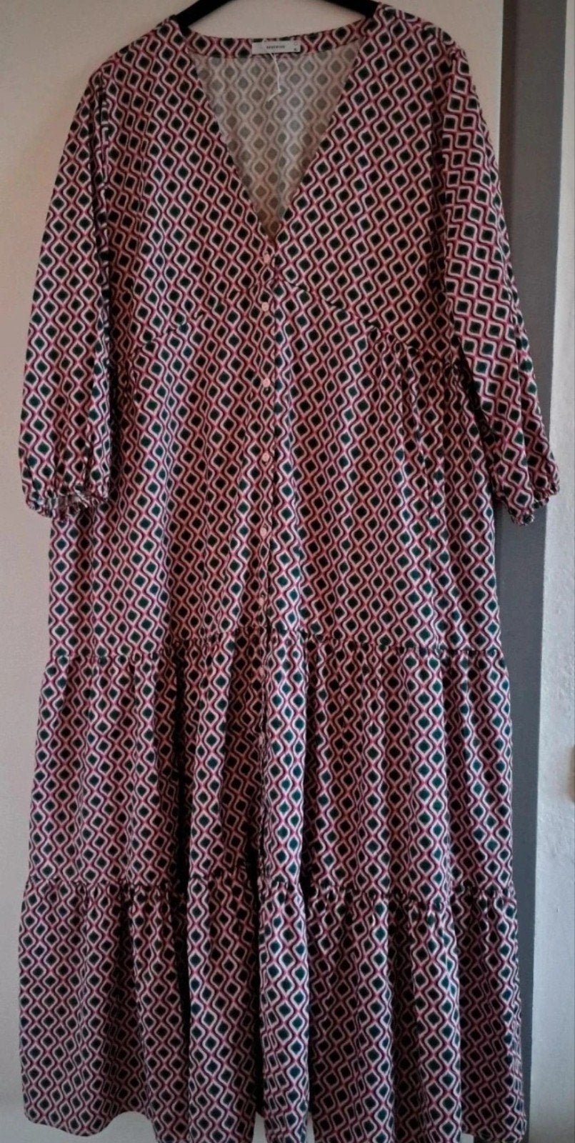 Fleurige lange jurk met patroon, Kleding | Dames, Ophalen of Verzenden, Zo goed als nieuw, Maat 42/44 (L), Onder de knie