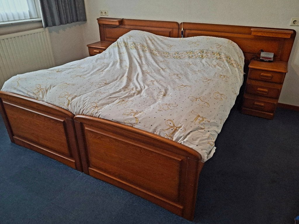 mooie klassieke slaapkamer combinatie, evt 2 separate bedden, Ophalen, Zo goed als nieuw, Tweepersoons, Warme honing kleur klassiek
