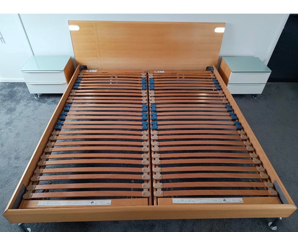 Bed Hulsta. 180 bij 200, Ophalen, Zo goed als nieuw, Tweepersoons, 180 cm