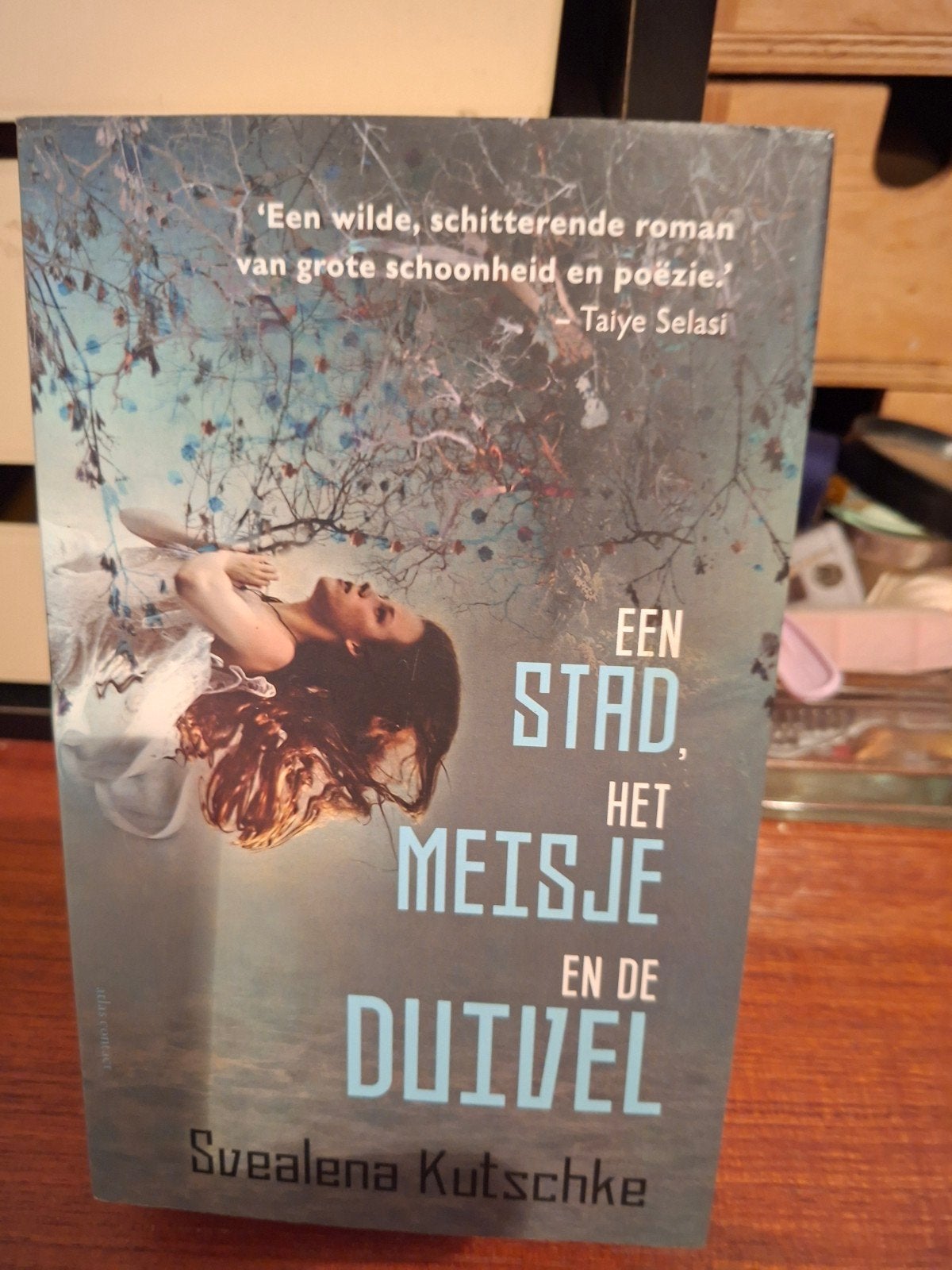 Svealena Kutschke - Een stad, het meisje en de duivel, Verzenden, Zo goed als nieuw, Svealena Kutschke