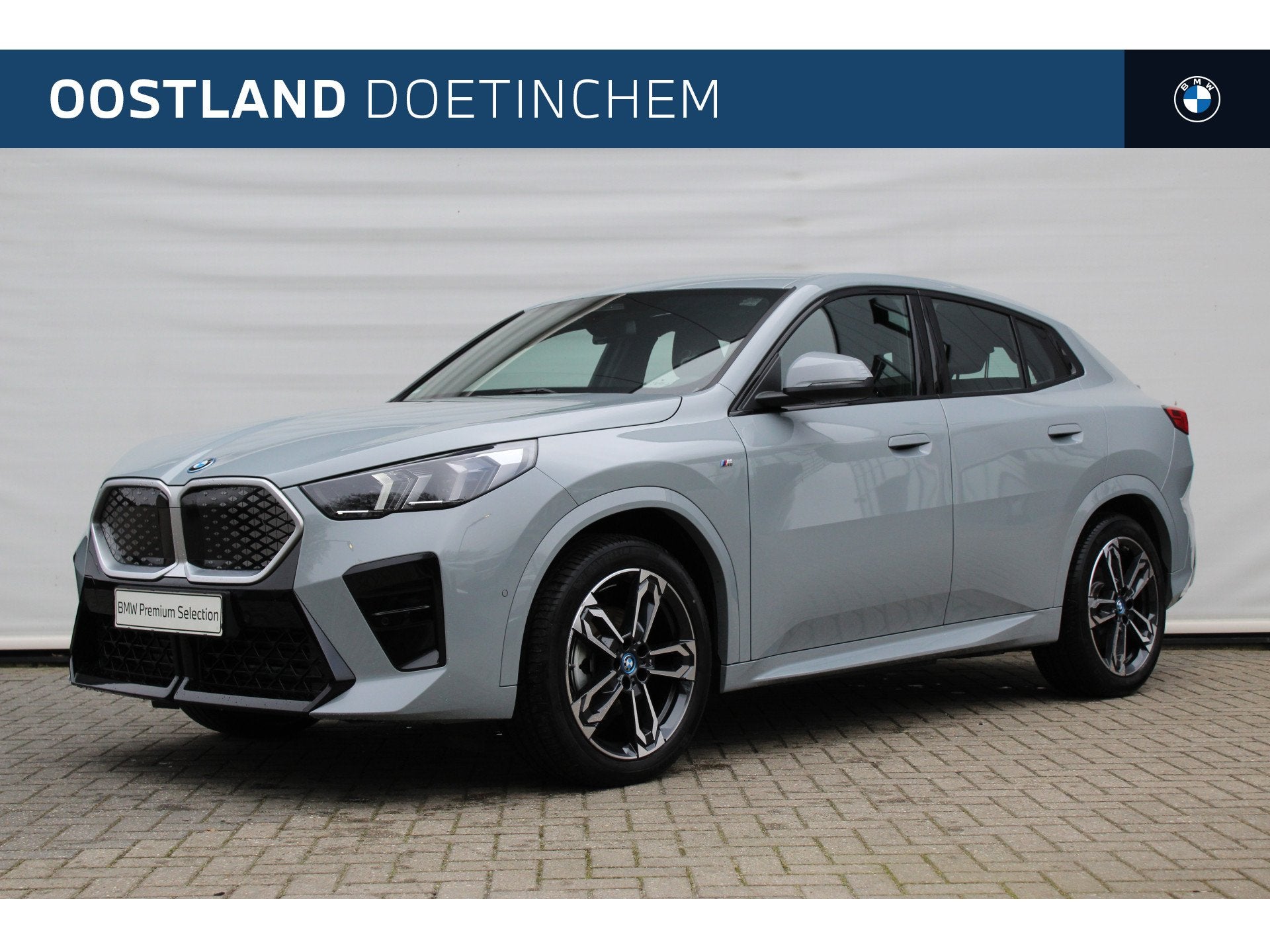 BMW iX2 eDrive20 M Sport / Sportstoelen / Achteruitrijcamera, Auto's, BMW, Met garantie (alle), 24 min, 204 pk, SUV of Terreinwagen