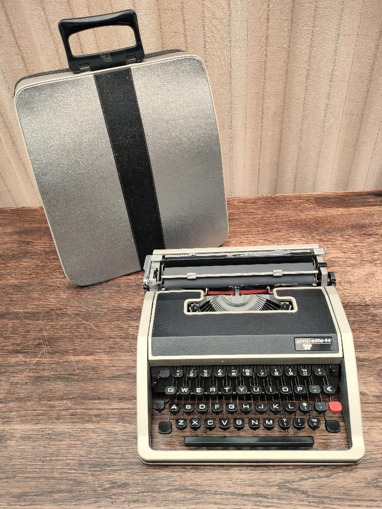 Typemachine Olivetti Underwood Lettera 33. QWERTY, Italy., Ophalen of Verzenden, Gebruikt