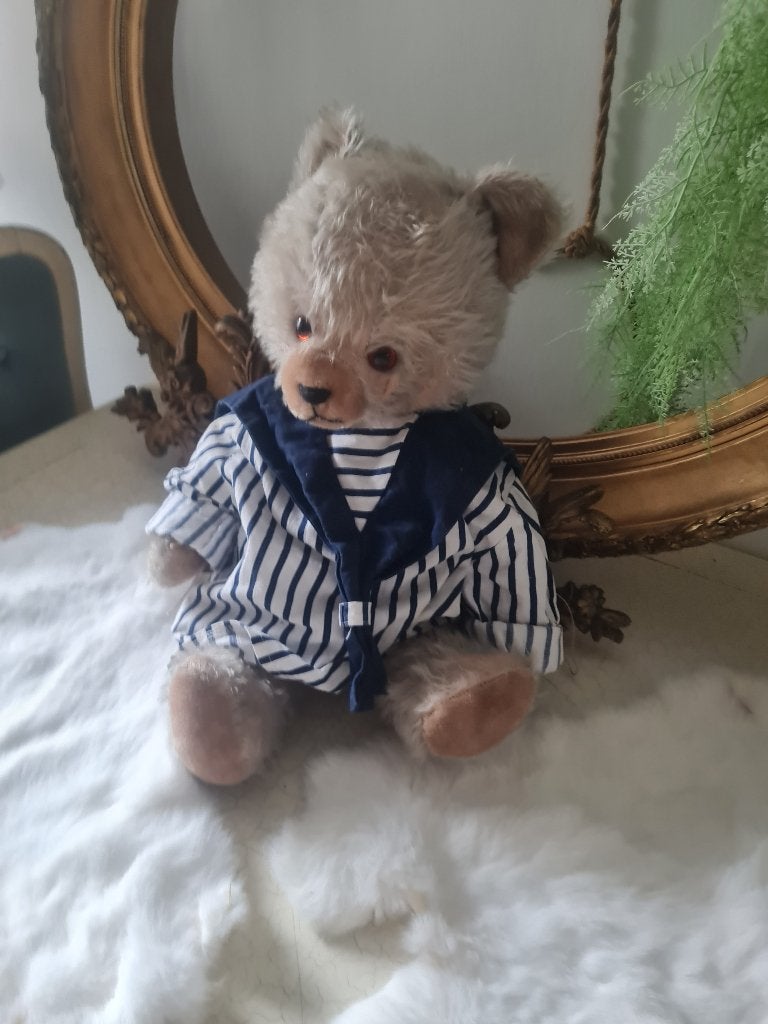 Antieke grote beer met glazen ogen en kleertjes, Overige merken, Heikant 21 Kaatsheuvel, Stoffen beer, Belle Vieille Brocante