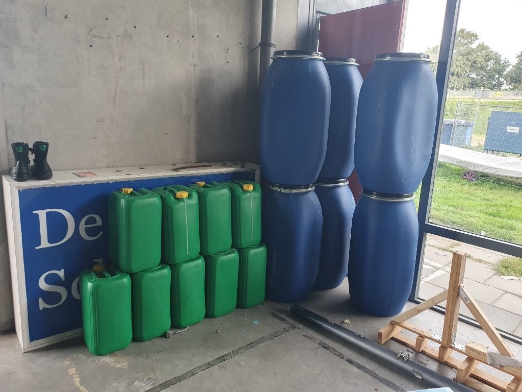 Vaten, jerrycans en pallets (vlot bouwen), 75 tot 150 liter, Ophalen, Zo goed als nieuw, Kunststof