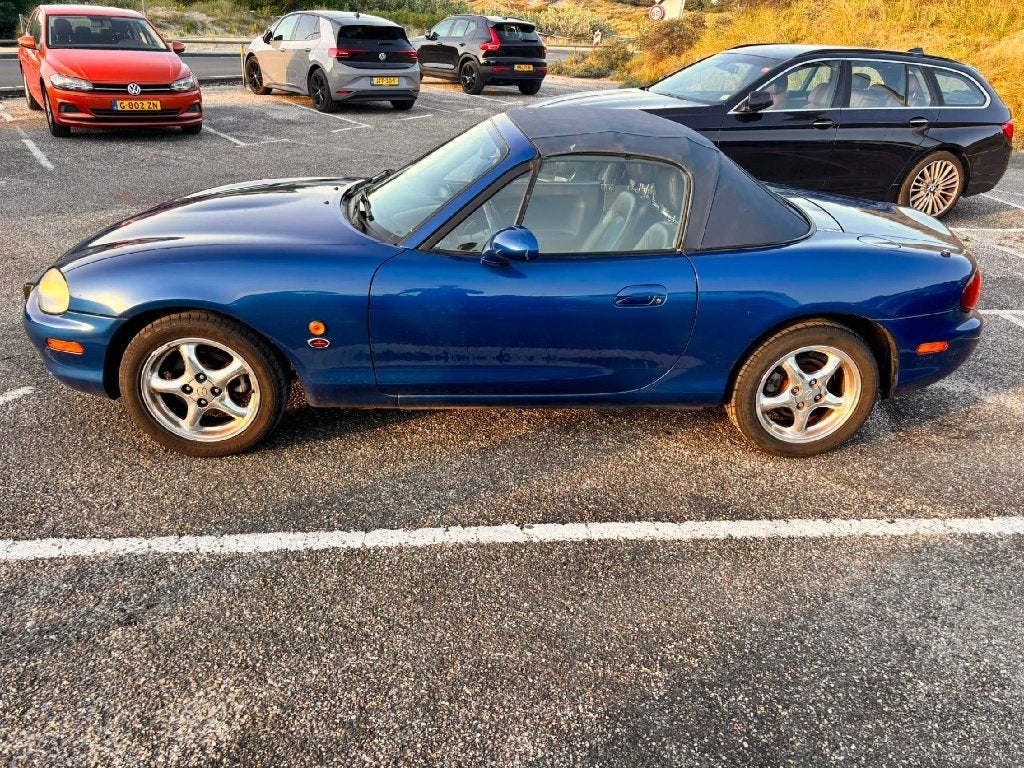 Mazda MX-5 1.8 I 1999 Blauw, Auto's, Achterwielaandrijving, 40 €/maand, 4 cilinders, Cabriolet