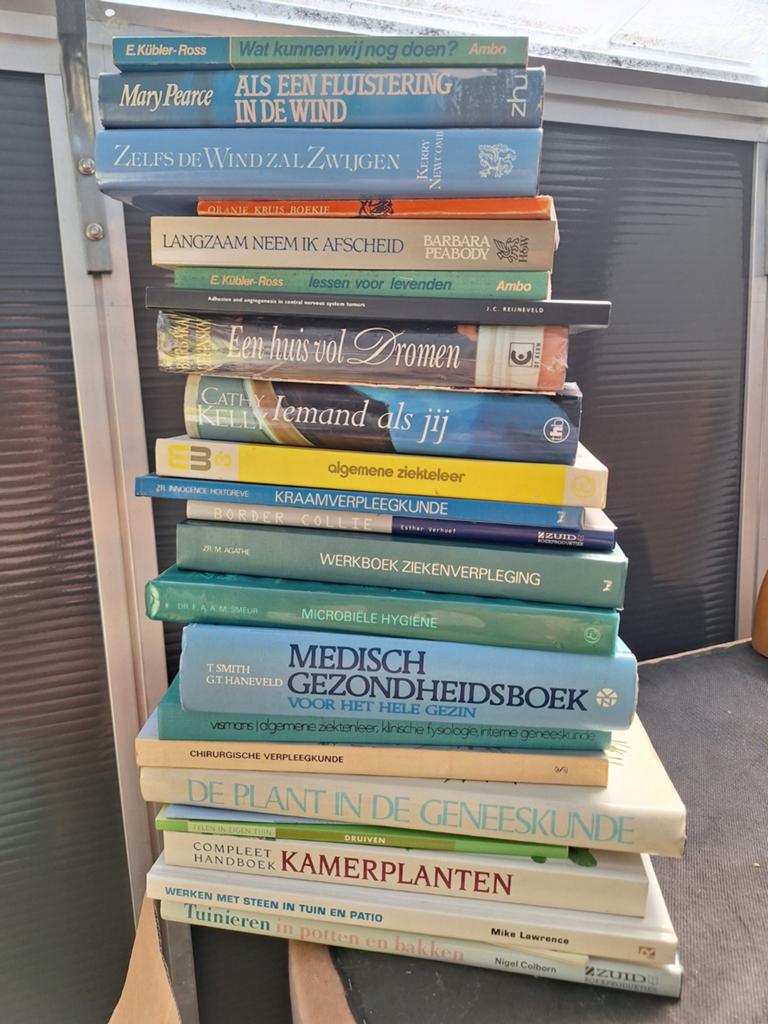 Partij boeken divers, Boeken, Partijen en Verzamelingen, Ophalen, Gelezen, Stripboeken