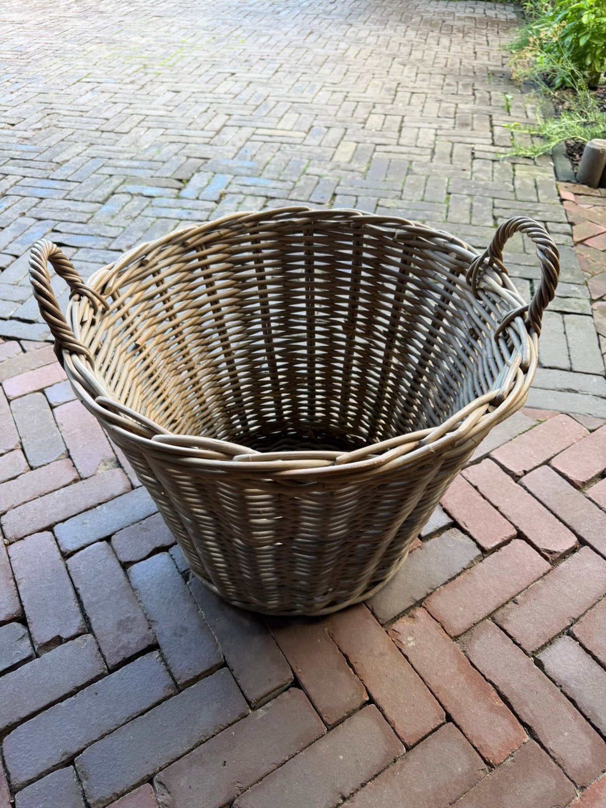 Rieten ronde mand voor haardhout of kerstboom, Ophalen, Mand, Rond, Zo goed als nieuw