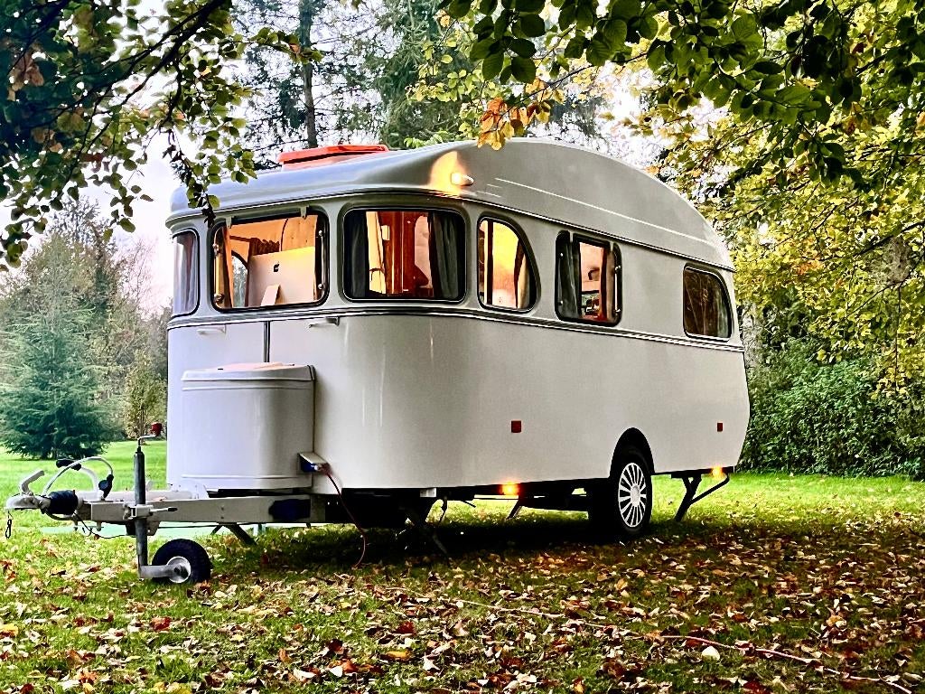 Te huur: een ultra luxe retro Constructam Comet 5, Caravans en Kamperen, Caravans, Overige merken, Tot en met 2, Bedrijf, Treinzit