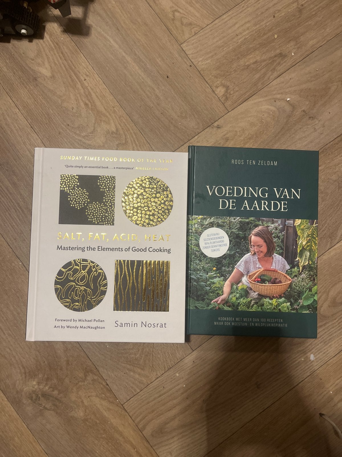 2 kookboeken: Voeding van de Aarde & Salt, Fat, Acid, Heat, Ophalen, Hoofdgerechten, Zo goed als nieuw, Gezond koken
