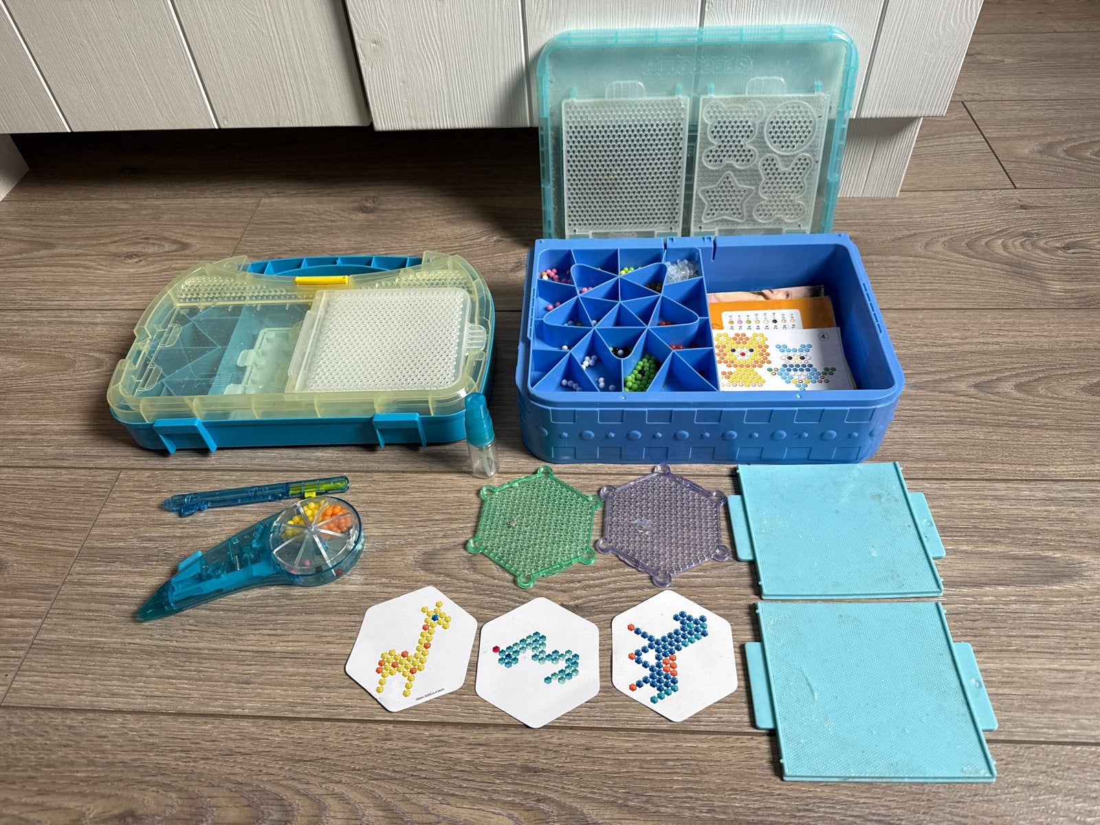 Aquabeads Knutselset met accessoires, Ophalen of Verzenden, Gebruikt, Knutselen