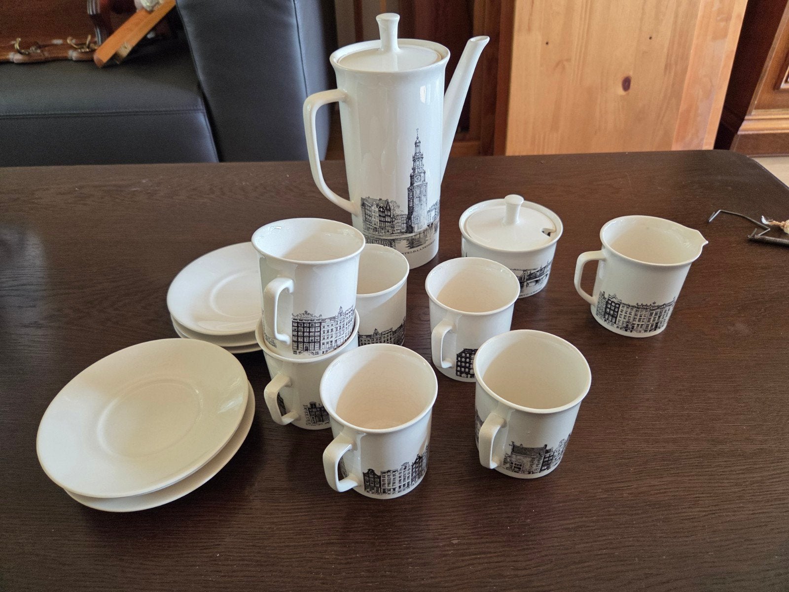 Vintage Amsterdams servies met grachtenpanden en toren, Ophalen, Zo goed als nieuw