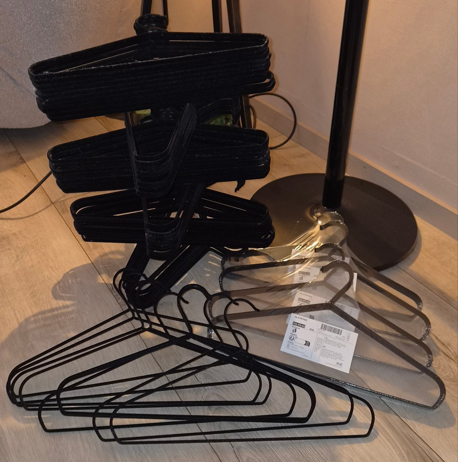 Ikea Strykis (zwart~fluweel) Kledinghangers, Kleding | Dames, Ophalen, Zo goed als nieuw, Fluweel, Kinderen en Volwassenen