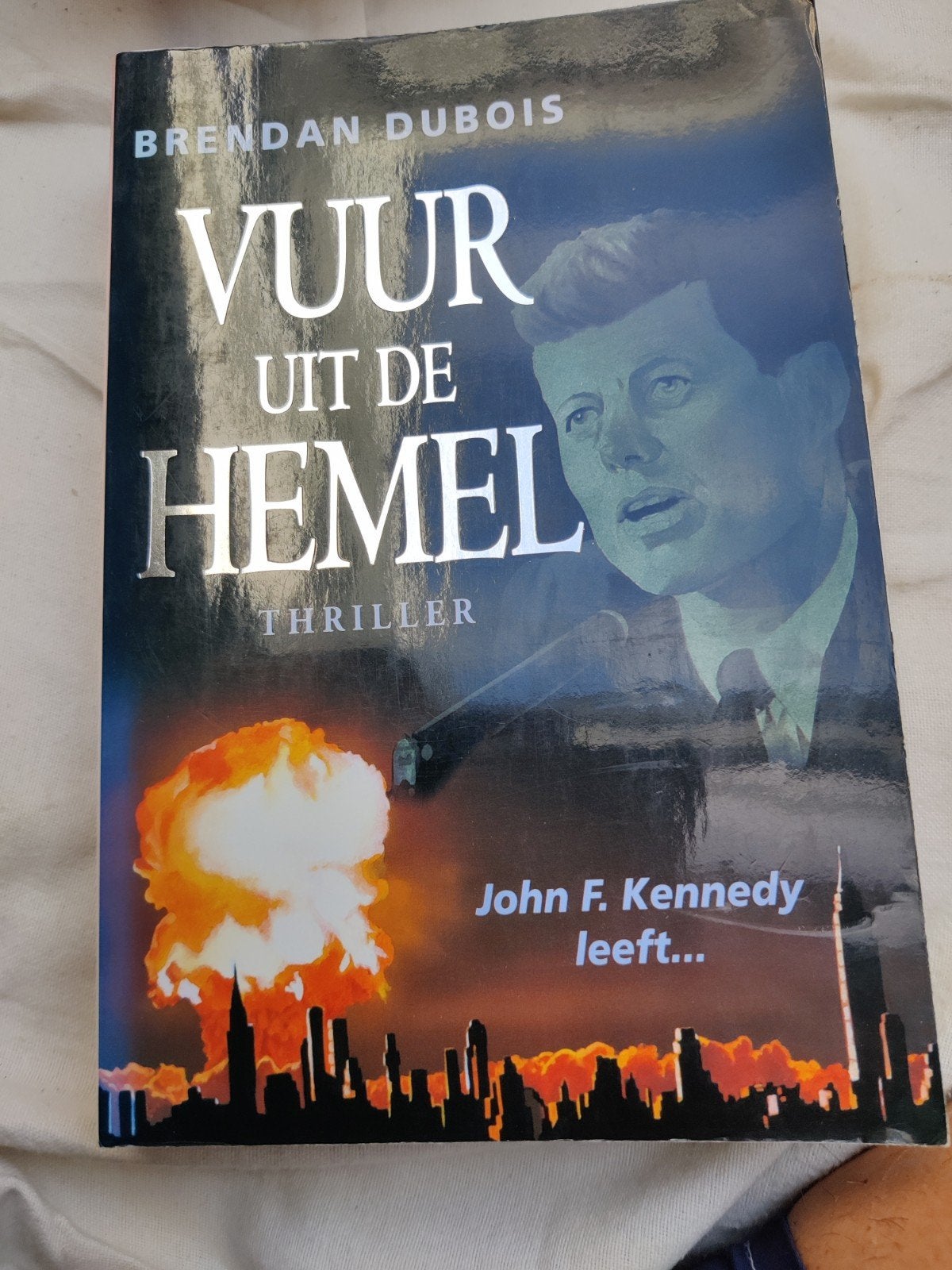 Brendan DuBois - Vuur uit de Hemel (Thriller), Boeken, Ophalen of Verzenden, Gelezen, Brendan DuBois, Wereld overig