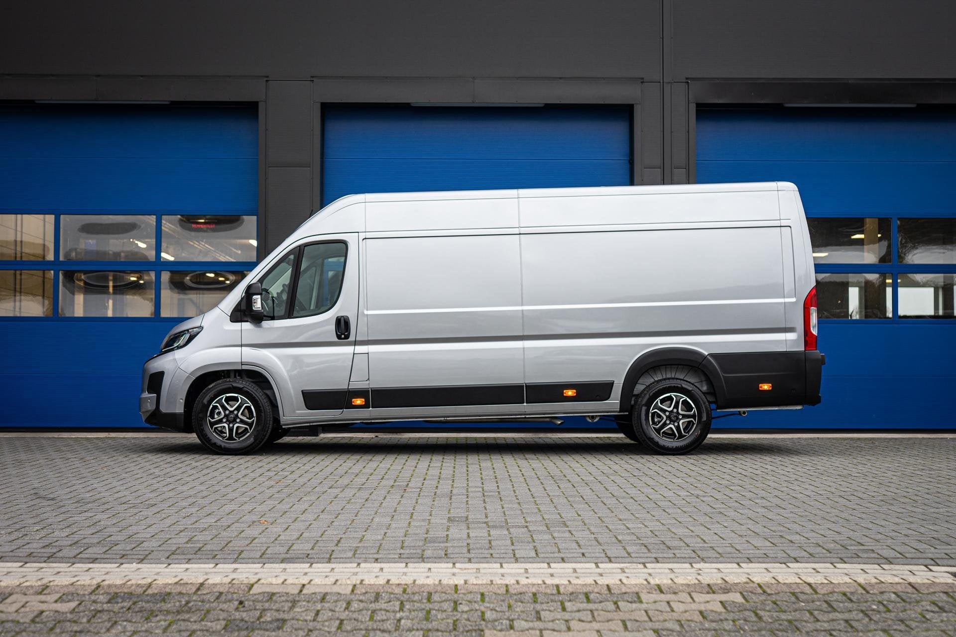Peugeot Boxer L4H2 2.2 BlueHDi 180 EAT8 Vol opties BPM vrij!, Auto's, Bestelauto's, Automatische klimaatregeling, Stof, Gebruikt