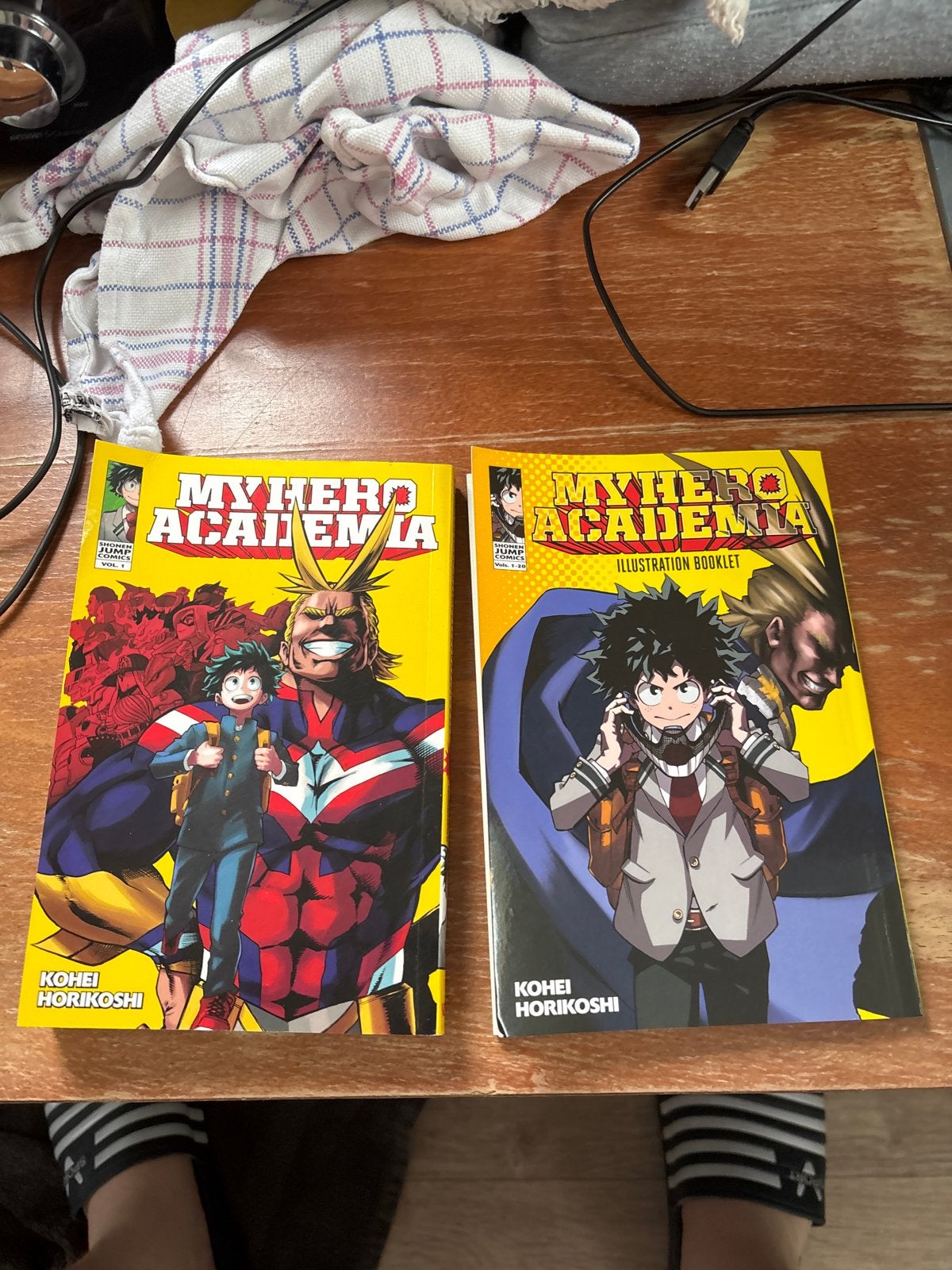 My Hero Academia Manga Deel 1 + Illustratieboekje, Boeken, Meerdere stripboeken, Ophalen, Zo goed als nieuw