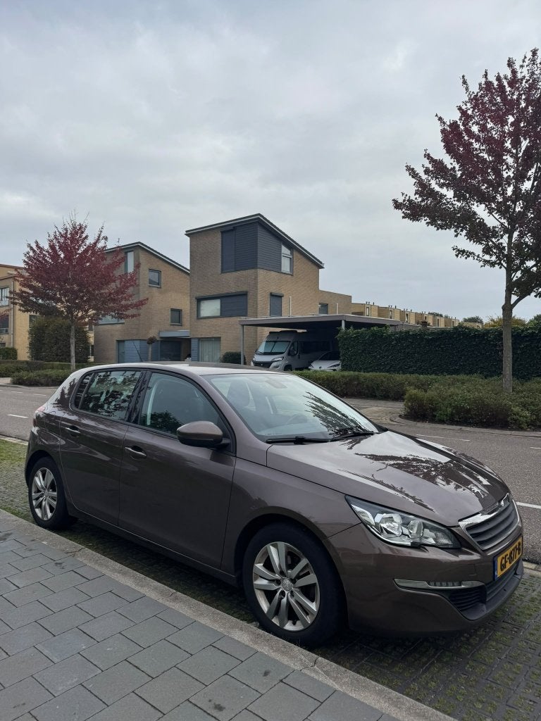 Peugeot 308 1.2VTI 60/82 5-D 2015 Bruin, Voorwielaandrijving, Stof, 40 €/maand, 750 kg