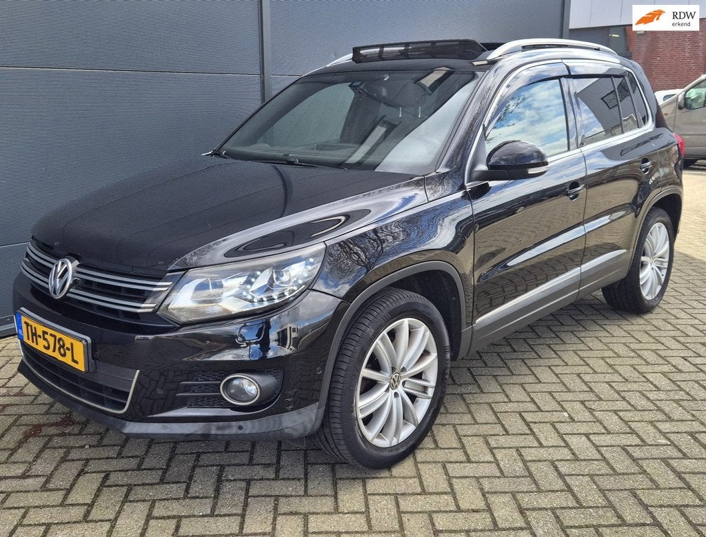 Volkswagen Tiguan 1.4 TSI Edition Panorama Navigatie, Voorwielaandrijving, Euro 5, Gebruikt, Zwart