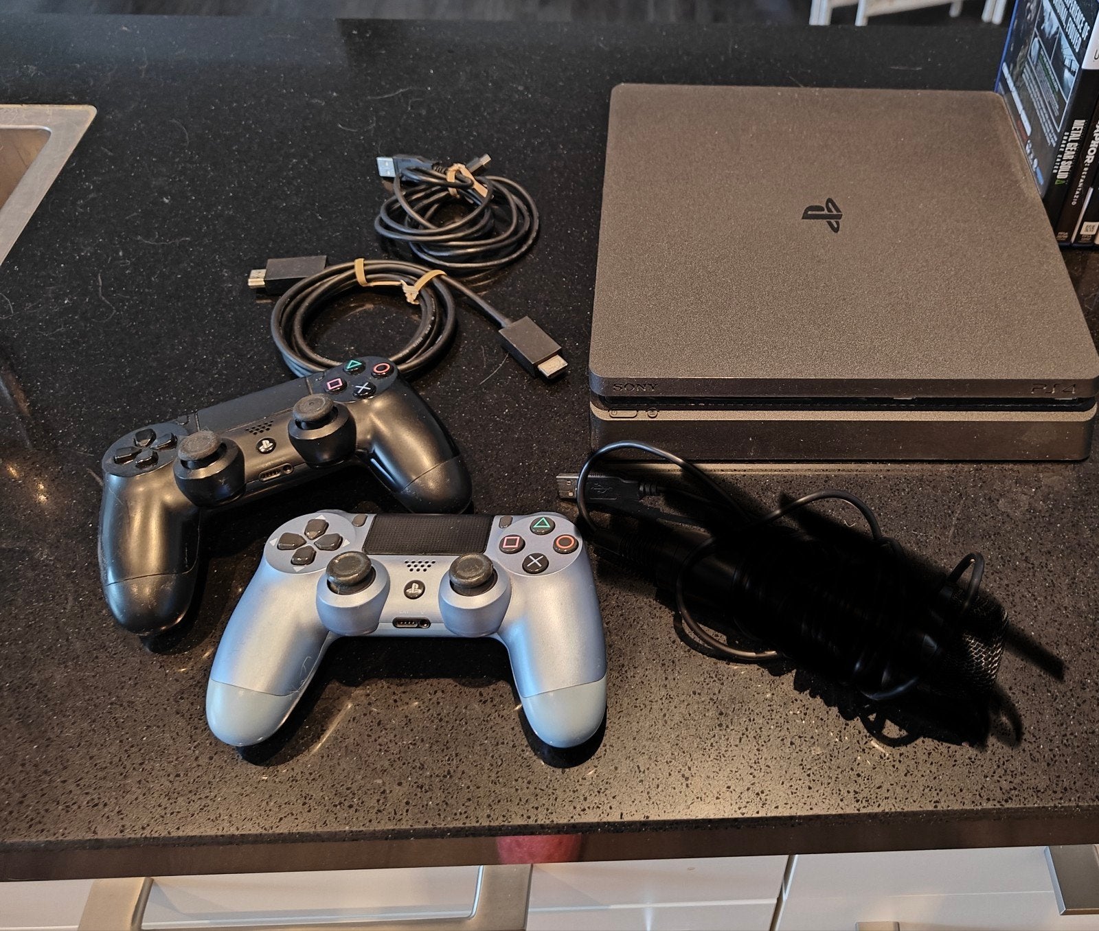 Playstation 4 met 2 controllers (PS4), Ophalen, Zo goed als nieuw, Met 2 controllers, Original