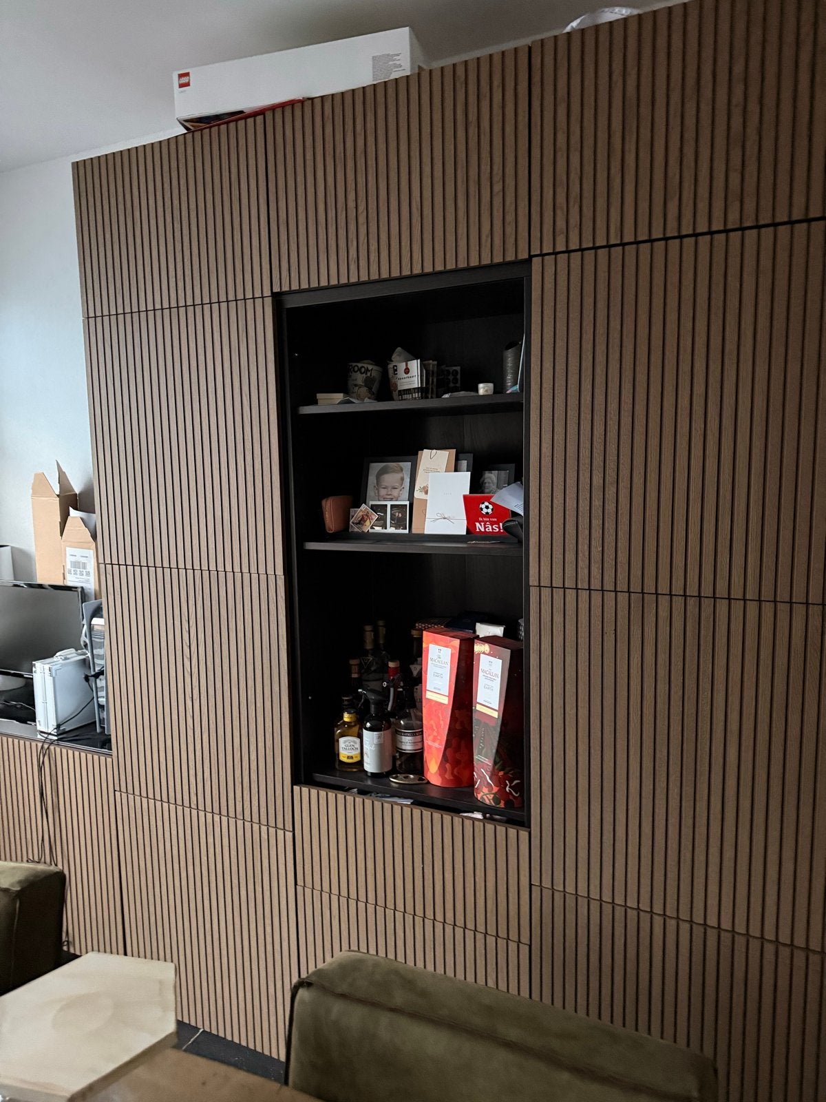 Ikea besta wandkast met open vakken en lamellen design, 200 cm of meer, 150 tot 200 cm, Ophalen of Verzenden, Zo goed als nieuw