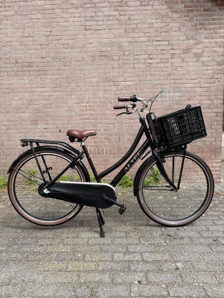 Altec urban 28 inch transportfiets mat zwart, Fietsen en Brommers, Fietsen | Dames | Damesfietsen, Terugtraprem, Gebruikt, Versnellingen