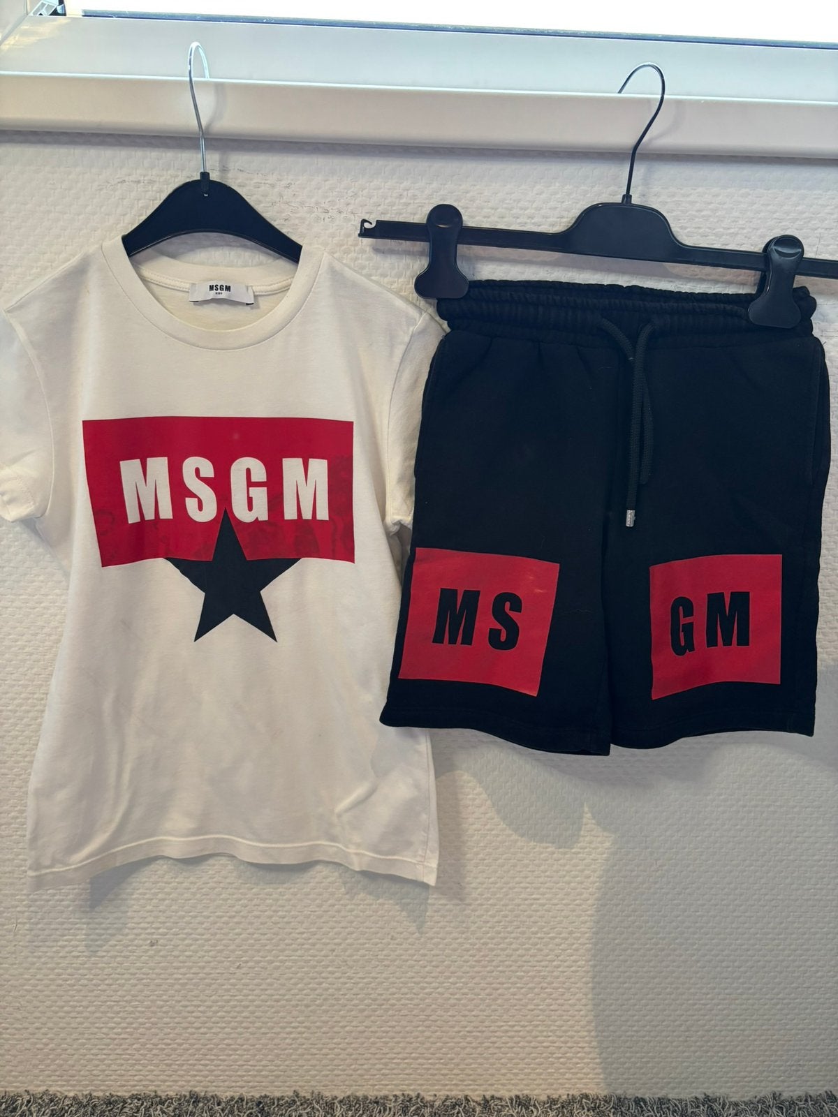 Msgm joggingbroekje met bijpassend shirt 7 jaar., Ophalen of Verzenden, Zo goed als nieuw, Jongen, Setje